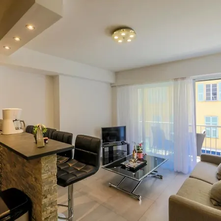 Suede Ap4207 By Riviera Homes * Νίκαια
